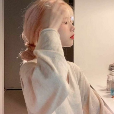 2021QQ粉色长头发恶魔角女生头像