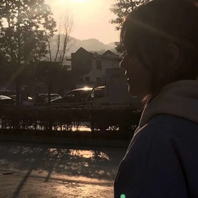 2021QQ粉色长头发恶魔角女生头像图片