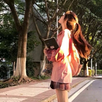 2021QQ粉色长头发恶魔角女生头像图片