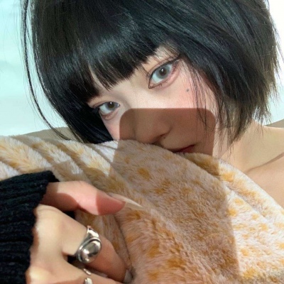 2021年图片大全好看头像女生蓝色头像背影长发图片