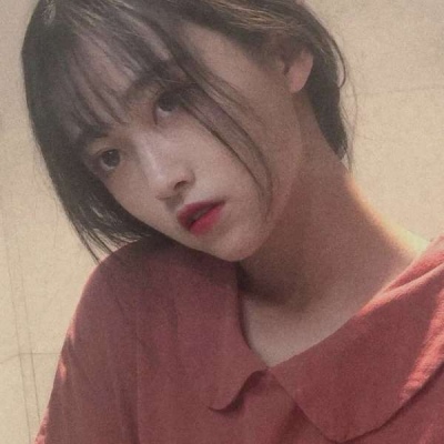 2021年红色微信头像美图头像女生清新图片