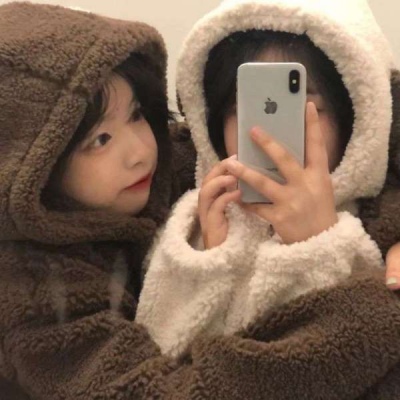 2021微信流行可爱闺蜜女生拍房子动漫头像图片