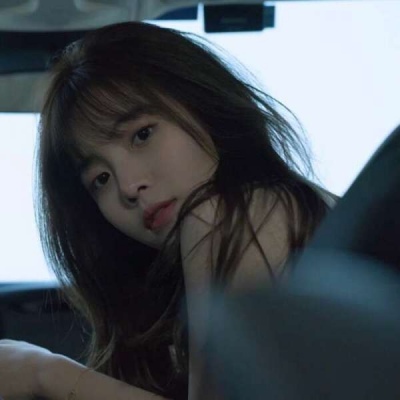 2021年最流行的手很嫩的女生头像图片