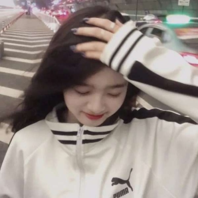 2021年优质哭的带字的图片女生头像女生图片