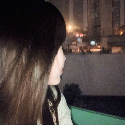 2021热门头像女闺蜜简单干净气质女生图片