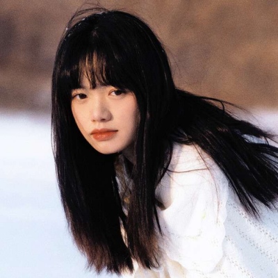 2021热门头像女闺蜜简单干净气质女生图片
