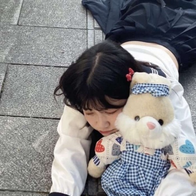 2021热门头像女闺蜜简单干净气质女生图片