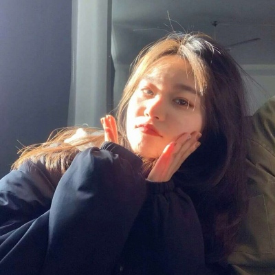 2021对镜子拍女生头像图片