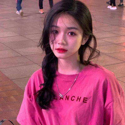 2021对镜子拍女生头像图片
