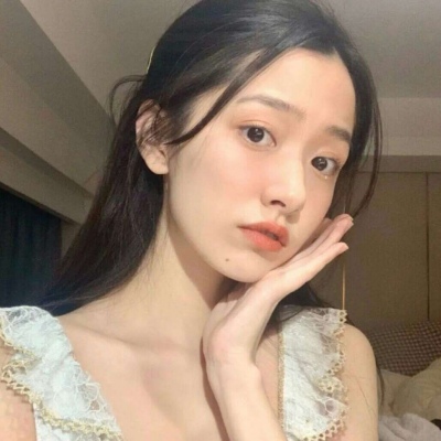 2021对镜子拍女生头像图片
