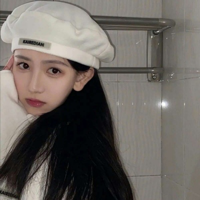2021对镜子拍女生头像图片
