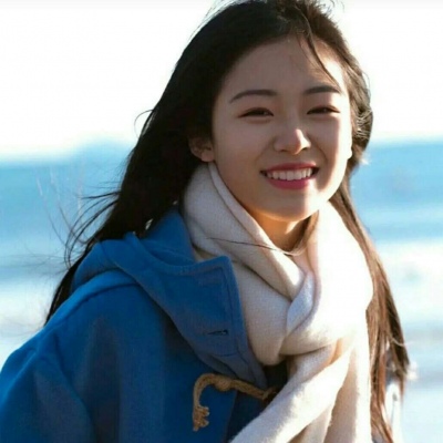 2021对镜子拍女生头像图片