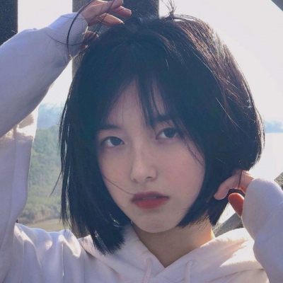 2021对镜子拍女生头像图片
