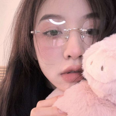 唯美qq头像女生侧面长发戴帽子图片