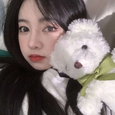 唯美qq头像女生侧面长发戴帽子图片