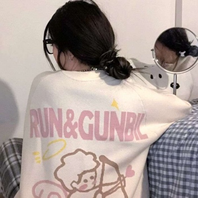 唯美qq头像女生侧面长发戴帽子图片