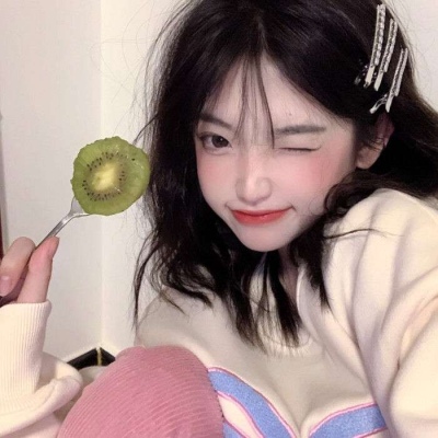 唯美qq头像女生侧面长发戴帽子图片