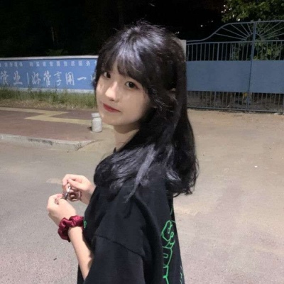唯美qq头像女生侧面长发戴帽子图片