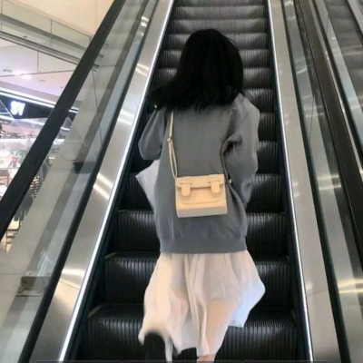 2021头像qq头像流泪卡通女生图片