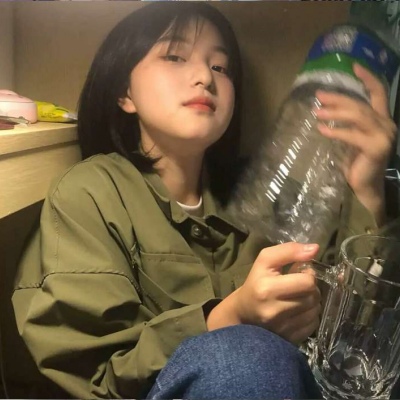 2021头像qq头像流泪卡通女生图片