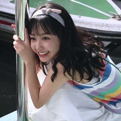 不带字短发女生头像图片
