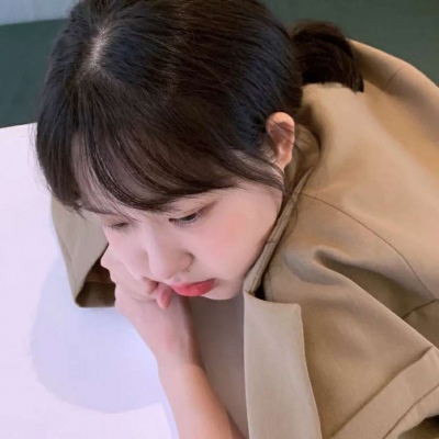不带字短发女生头像图片