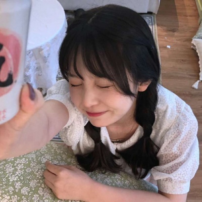 不带字短发女生头像图片