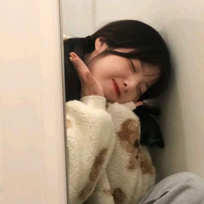 不带字短发女生头像图片