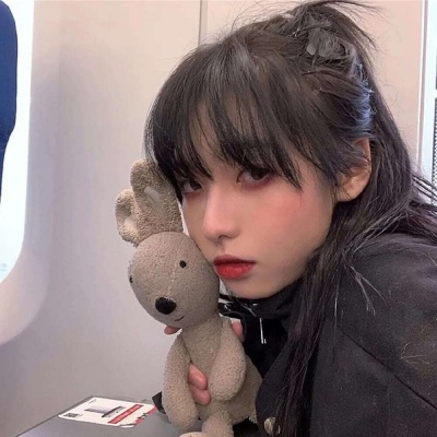 高清好看的2021最新最火高冷图片漫画女生头像背影图片