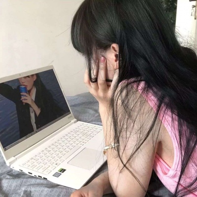 2021年最火背对着跳舞女生头像图片