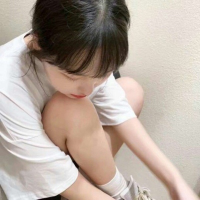 2021年最火的微信卡通紫衣女生头像图片