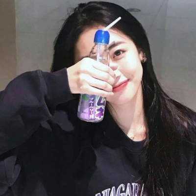 2021年最火的微信卡通紫衣女生头像图片