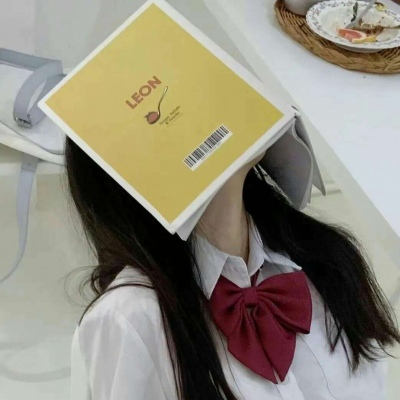 2021年最火的微信卡通紫衣女生头像图片
