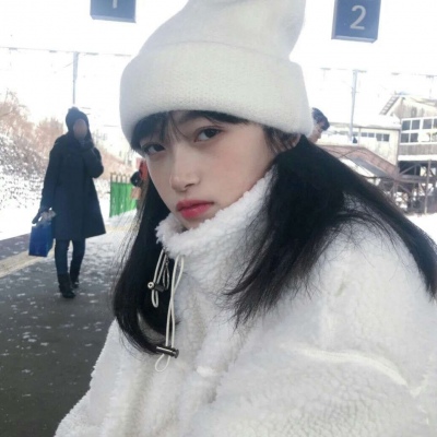 2021年最火的微信卡通紫衣女生头像图片