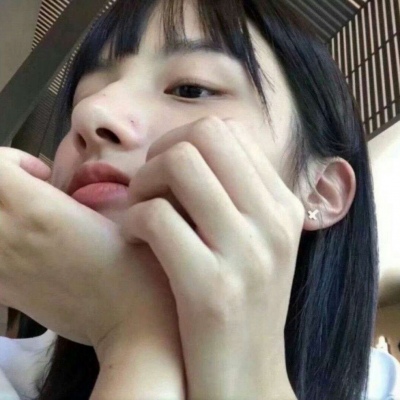 2021年最火的微信卡通紫衣女生头像图片