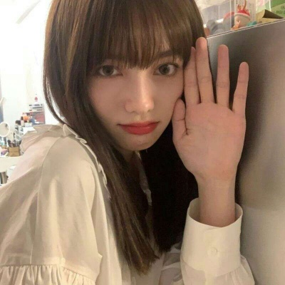 2021年最火的微信卡通紫衣女生头像图片
