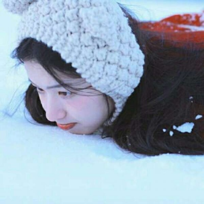 2021年最火的微信卡通紫衣女生头像图片