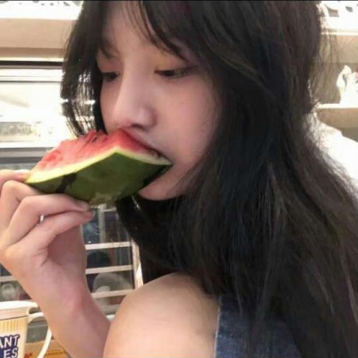 2021年最火的微信卡通紫衣女生头像图片