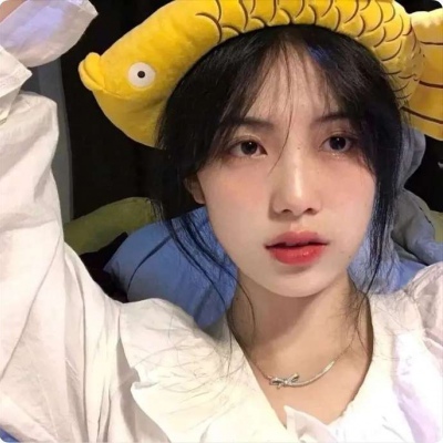 网图女生头像黑白侧身背影图片