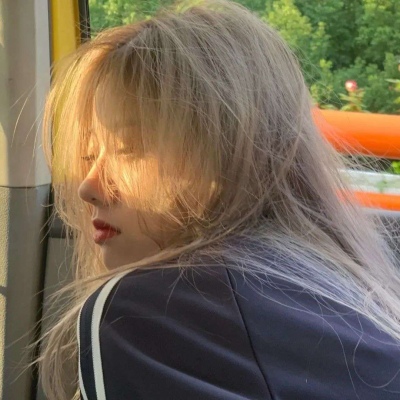 女生头像头顶图片