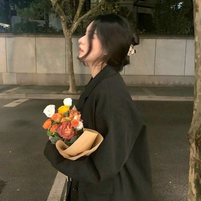 高清2021年最火的微信头像女生微信唯美背影头像图片