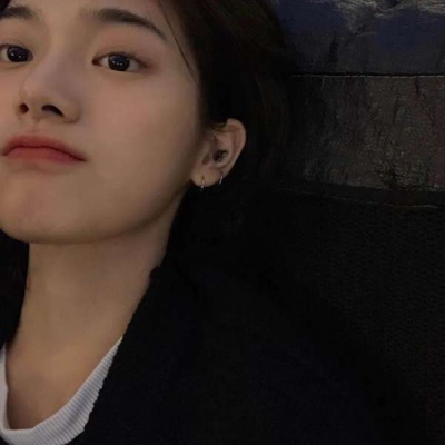 网头女生头像长发马尾背影图片