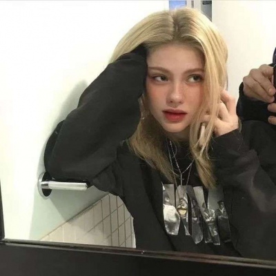 2021好看的头像图片欧美超萌双麻花辫女生头像动漫图片