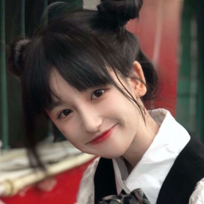 宝藏骚气头像女生头像露背图片