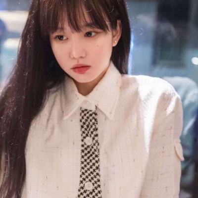 宝藏骚气头像女生头像露背图片