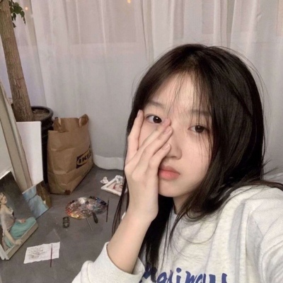宝藏骚气头像女生头像露背图片