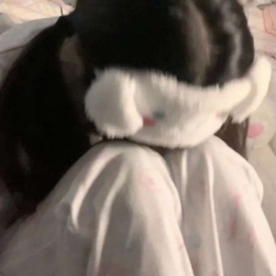 高清甜又丧的女生头像唯美带字好看图片