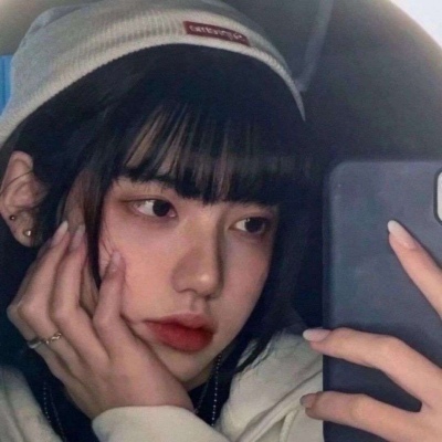 高清甜又丧的女生头像唯美带字好看图片