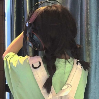 牛油果绿学生党女生头像自拍图片