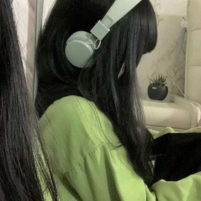 牛油果绿学生党女生头像自拍图片